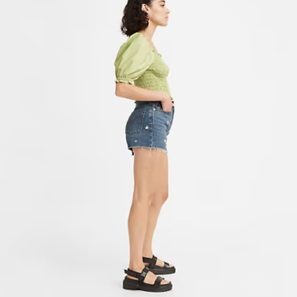 $15 ALL SHORTS ⭐️ Levi’s Ribcage short in Shortcut - medium wash - Picture 3 of 7